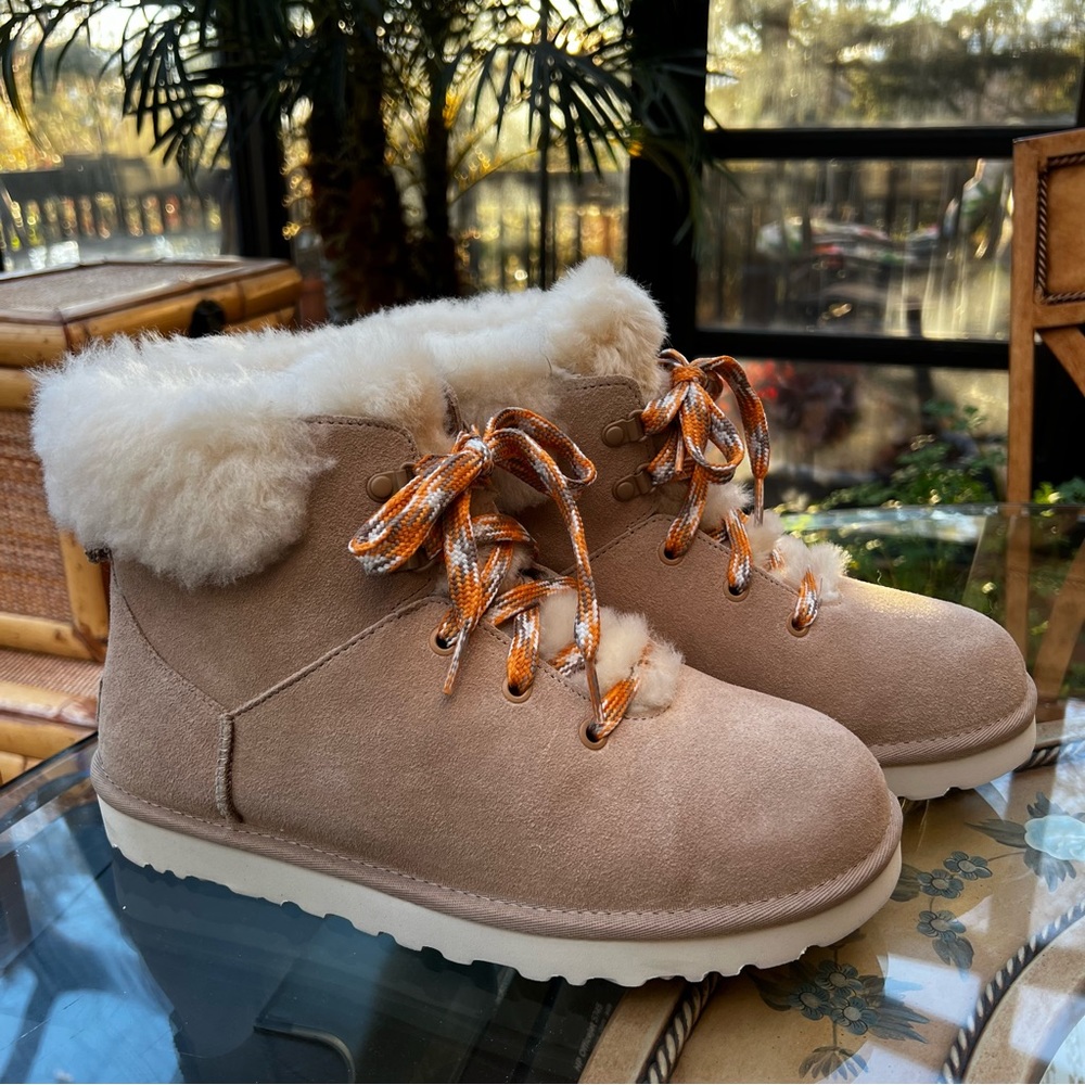 UGG Classic Mini Alpine Bootie in Light Beige - Sz 10 - New in Box